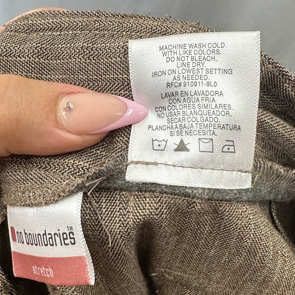 No Boundaries pinstripe brown capris size 9 - Picture 8 of 8